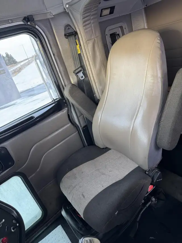 2005 PETERBILT 378 in Heavy Trucks in Saskatoon - Image 24