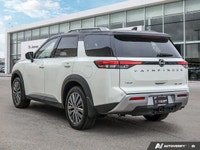 * Intelligent 4WD with a 7-position Drive and Terrain Mode Selector for modes like Standard, Sport,... (image 2)