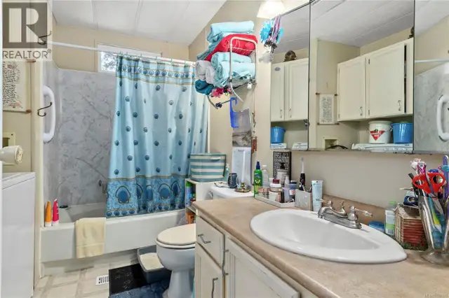 A 3160 Island Hwy N Campbell River, British Columbia in Houses for Sale in Campbell River - Image 16