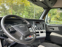 2019 FREIGHTLINER T11664ST;Heavy Duty Trucks - CONVENTIONAL W/O SLEEPER MANAGERS SPECIAL Penske Loca... (image 9)