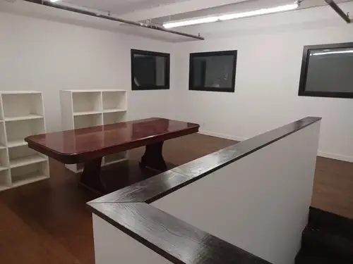 Local disponible comprenant : Grand bureau à l’étage Bureau au rez-de-chaussée Idéal pour profession...