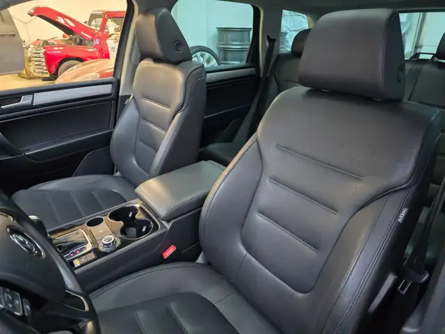 2014 Volkswagen Touareg Fully serviced, New Winter Tires in Cars & Trucks in Edmonton - Image 7