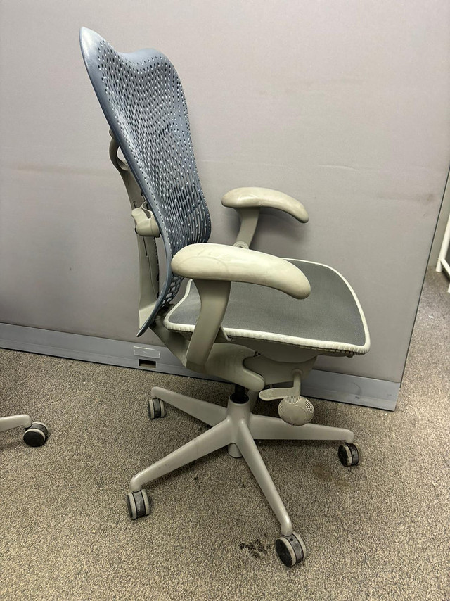 Herman Miller Mirra Chair-Excellent Condition-Call us now! in Chairs & Recliners in Mississauga / Peel Region - Image 4