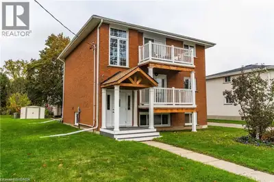 A MUST TO SEE! Welcome to this modern carpet free and renovated 2 bedrooms, 1 full bathroom unit and...