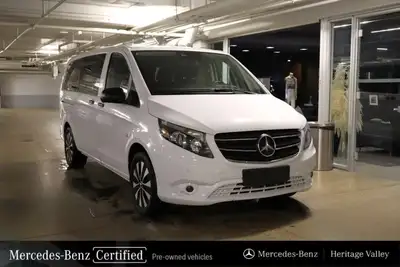 This Mercedes-Benz Metris has a dependable Intercooled Turbo Premium Unleaded I-4 2.0 L/121 engine p...
