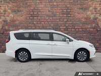 Come see this 2021 Chrysler Pacifica Hybrid Limited before it's too late! * This Chrysler Pacifica H... (image 5)