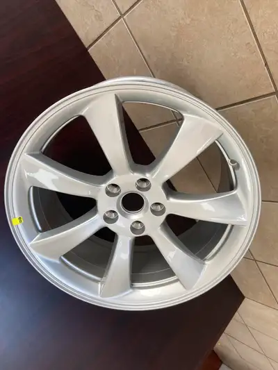 Set of OEM Tesla 19" Staggered 19"x8.5" ET:35 19"x10" ET45 Silver color $690 for set of 4 Also we ha...