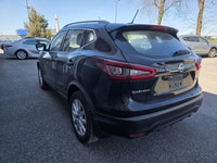 This 2023 Nissan Qashqai SV AWD features a 7-inch NissanConnect touchscreen with Apple CarPlay and A... (image 8)