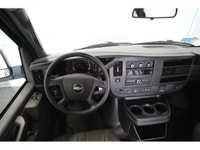 Garantie Chevrolet jusqu'au 5 mars 2028 ou 100 000km. Chevrolet Express 2500 Cargo Van 2023 135WB av... (image 2)