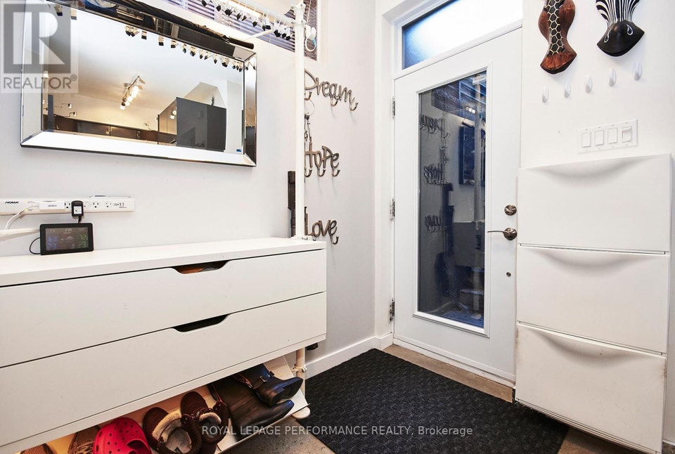 UNIT B - 82 THIRD AVENUE Ottawa, Ontario 3