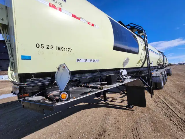 2004 Advance 51,400 L Super B-Train Insulated 406 Tank Trailer in Heavy Equipment in Delta/Surrey/Langley - Image 14