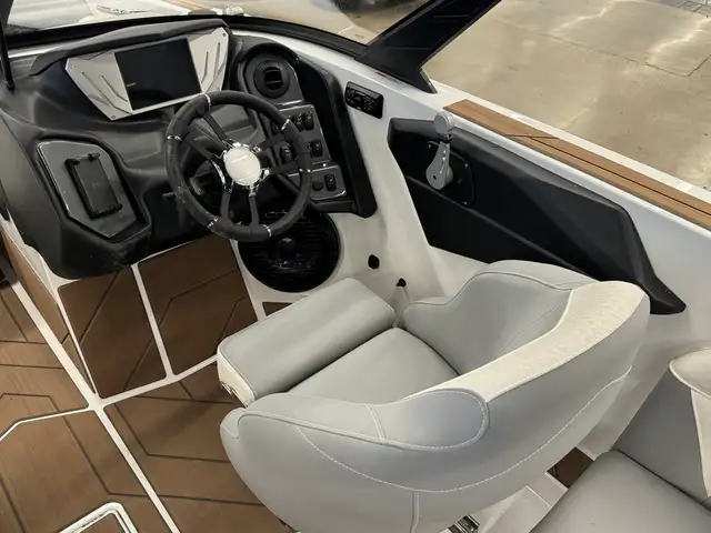 2025 Supreme S220 NOUVEAUTÉ 2025 in Powerboats & Motorboats in Laurentides - Image 6