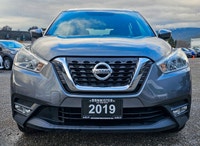 Experience the vibrant 2019 Nissan Kicks in a sophisticated gray finish, complete with a Front-Wheel... (image 2)