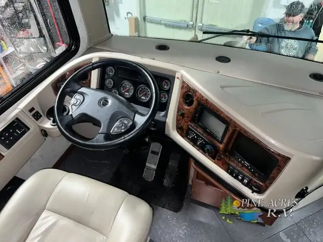 2013 Fleetwood RV Discovery 40X Diesel 057,684 Miles in RVs & Motorhomes in Moncton - Image 16