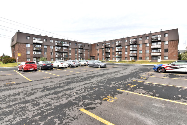 4 1/2 Condo Style, Semi Furnished, in Brossard 1350$ dans Locations longue durée  à Ville de Montréal