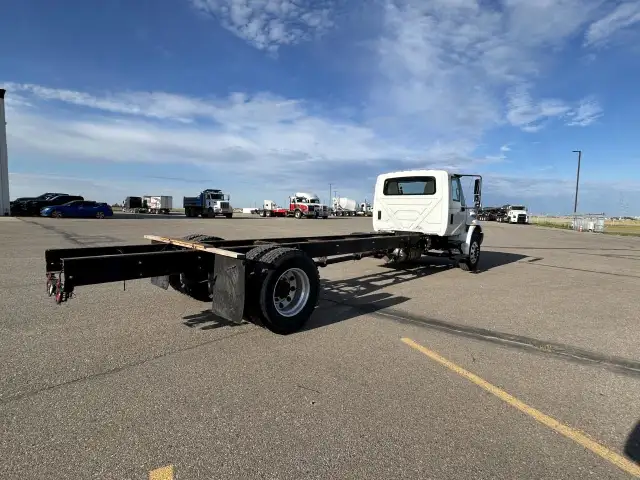 2018 International 4300 Chassis in Heavy Trucks in Regina - Image 6