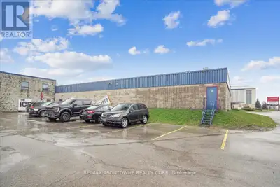 This versatile warehouse space offers an advantageous location with QEW exposure and convenient high...