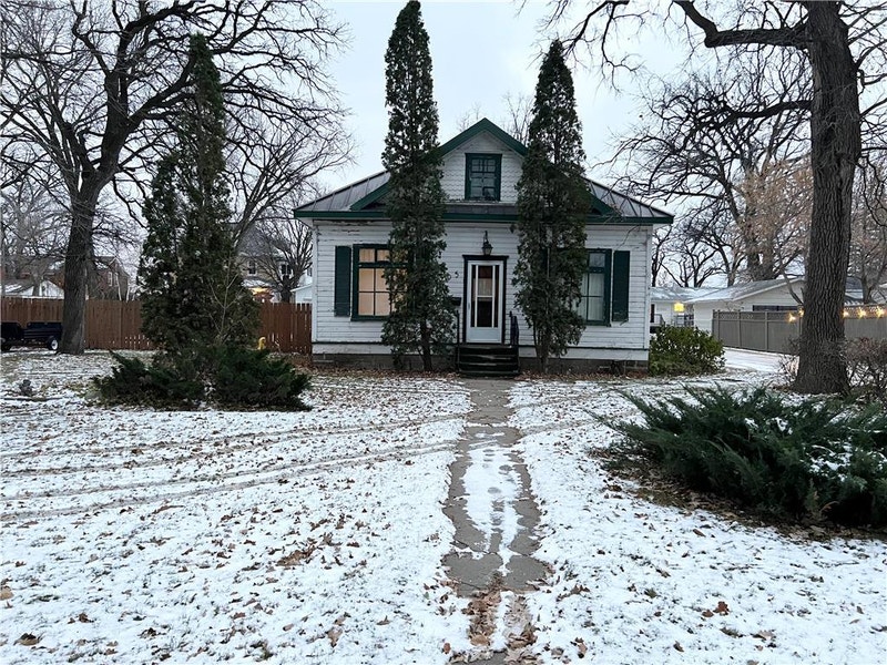 205 Dufferin Avenue W Portage La Prairie, Manitoba Houses for Sale