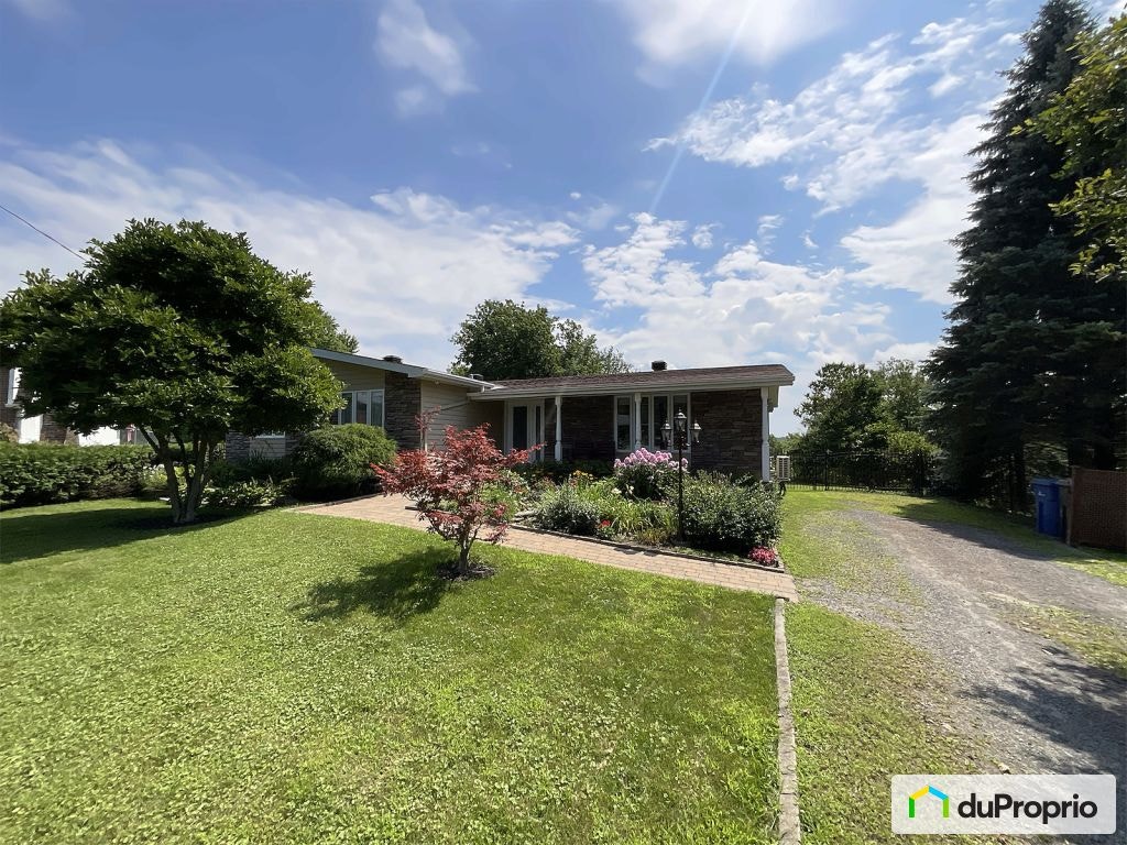 $755,000 - Bungalow for sale in Pointe-des-Cascades — photo 1