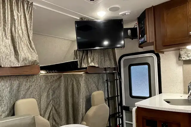 2019 Forest River Sunseeker 2420MS – Pre-Owned Class C Motorhome in RVs & Motorhomes in Red Deer - Image 20