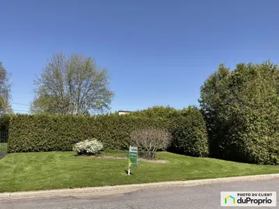Rareté sur le marché, un des derniers terrains disponibles dans ce secteur tranquille. Construisez v...