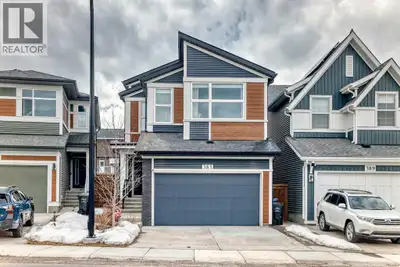 FORMER SHOW-HOME: ONLY ONE YEAR OCCUPIED!Significant price improvement!!! Welcome to this exceptiona...