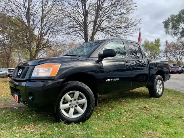 2015 NISSAN TITAN CREW 4X4 1 OWNER CERTIFIED in Cars & Trucks in Guelph - Image 2