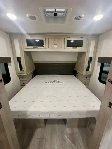 2025 East To West 2475BH in Travel Trailers & Campers in Winnipeg - Image 10