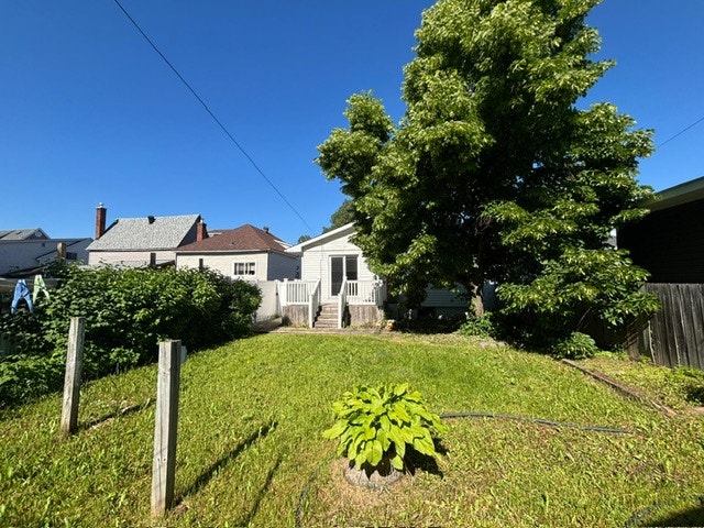 Spacious 2 Bed 1 Bath House for Rent-Algoma Ave 3