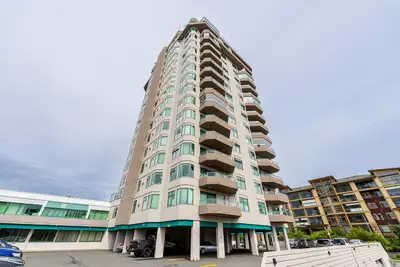 Trethewey Tower Beauty! Set in Central Abbotsford on Simon Ave minutes from absolutely everything, t...