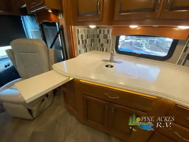 2018 Fleetwood RV Discovery 38K only 14,584 Miles in RVs & Motorhomes in Moncton - Image 50