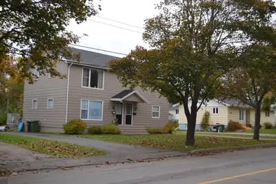 FOR RENT Charlottetown Quiet 3 Bedroom Duplex: Close to UPEI, AVC, Shopping and all amenities. 1 lev...
