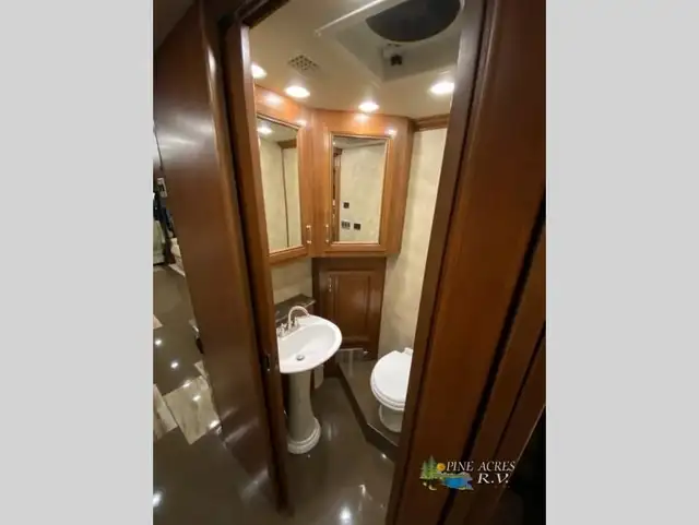 2015 Fleetwood RV Providence 42M only 027,446 Miles in RVs & Motorhomes in Moncton - Image 23