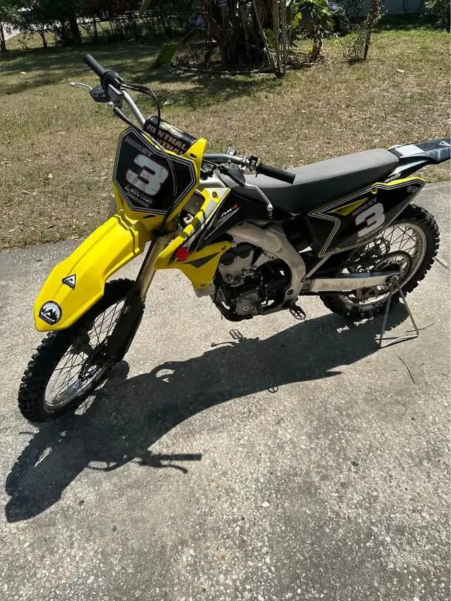 2016 Suzuki RM-Z450-YELLOW! in Dirt Bikes & Motocross in Edmonton - Image 3