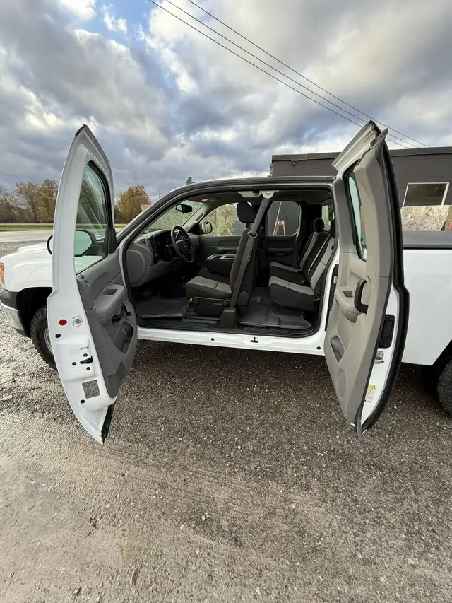 2008 GMC Sierra 1500 - 4WD - ONLY 78000kms!!! in Cars & Trucks in St. Catharines - Image 8