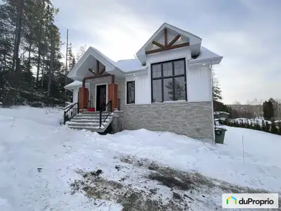 Située dans un quartier recherché de Chicoutimi, à proximité des écoles, des pistes cyclables et de...