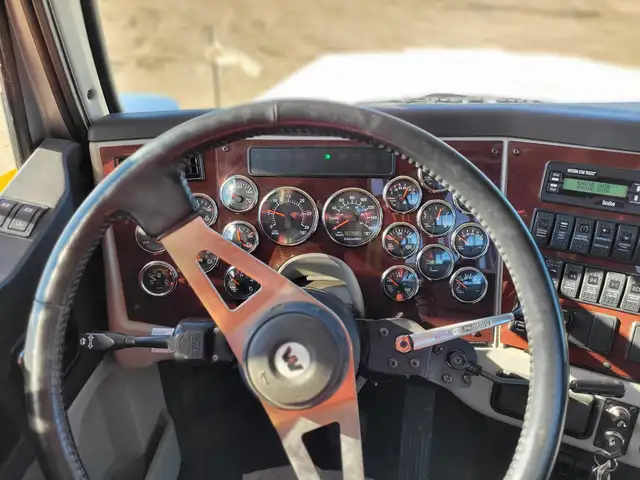 2013 WESTERN STAR 6900XD in Heavy Trucks in Saskatoon - Image 20