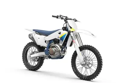 Concessionnaire des véhicules neufs et d'occasion. Motocross Husqvarna FC 450 2025 La FC 450 reste l...