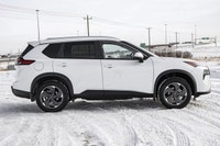 Turbocharged,Pass-Through Rear Seat,Driver Illuminated Vanity Mirror,Requires Subscription,Smart Dev... (image 4)