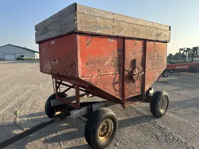 Welcome to Jeff Vanleer Farm Equipment Bruns 225 bushel gravity/hopper wagon. 11L-15 implement tires...
