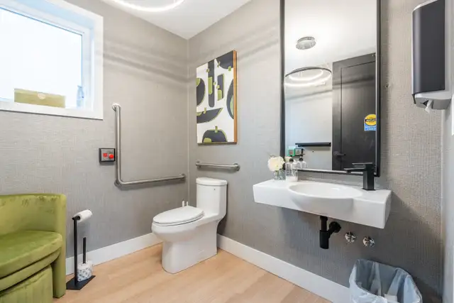 BURLINGTON * Modern Private Office with Parking & Amenities* in Commercial & Office Space for Rent in Oakville / Halton Region - Image 12