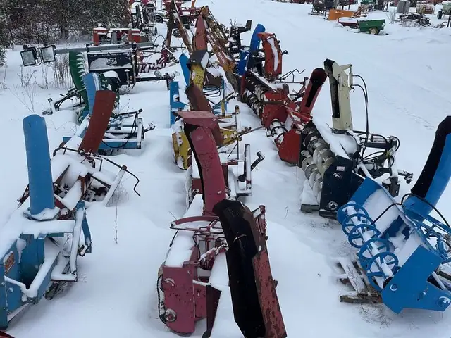 Various Snowblowers For Sale in Heavy Equipment in Stratford - Image 4