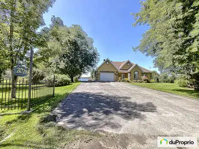 Lac Aylmer, Stratford en Estrie. ENVIRONNEMENT ET PARADIS UNIQUE! Magnifique propriété entièrement r...