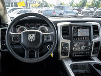 115-Volt Auxiliary Power Outlet, 121-Litre (26.6-Gallon) Fuel Tank, 3.92 Rear Axle Ratio, 7 Customiz... (image 1)