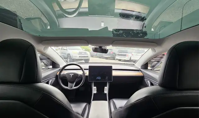 This Sedan/Saloon powered by a Electric engine.SPECIFICATIONS:5579283232103014410