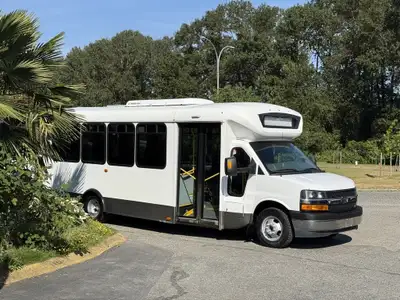 Abenante Motor Group (SK) 2017 Chevrolet Express 4500 Bus Wheelchair Ramp 18 Passengers Including Dr...