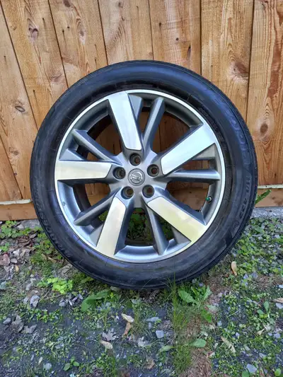 4 Rim Nissan OEM + 6 pneus dont 2 Pneus neufs Minerva. Dimension 20 pouces - 235x55x20. (NIssan Path...