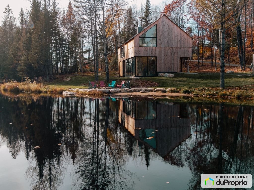 $809,000 - Country home for sale in Ste-Julienne — photo 1