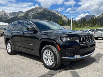 A deep Diamond Black Crystal finish gives this 2026 Jeep Grand Cherokee L Laredo a sharp, polished l...