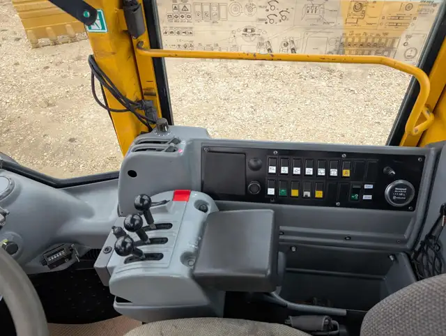 2003 VOLVO L110E in Heavy Equipment in City of Montréal - Image 17